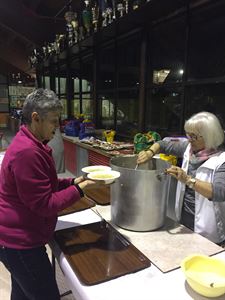 Mirella e Antonietta al lavoro.